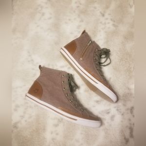 Burnetie High Top Vintage Sneaker size 7
